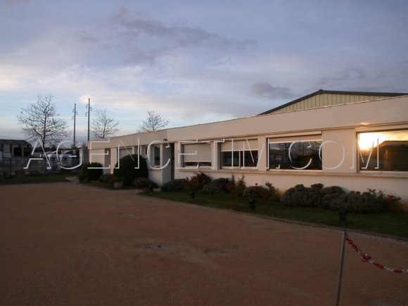 2298 - Archive Entreprise 2011 -  ZI Mâcon Sud, bureaux et parkings