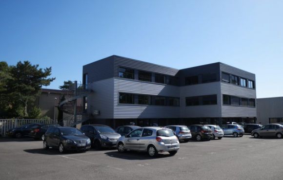 A LOUER - CHARNAY LES MACON - Ensemble de bureaux.