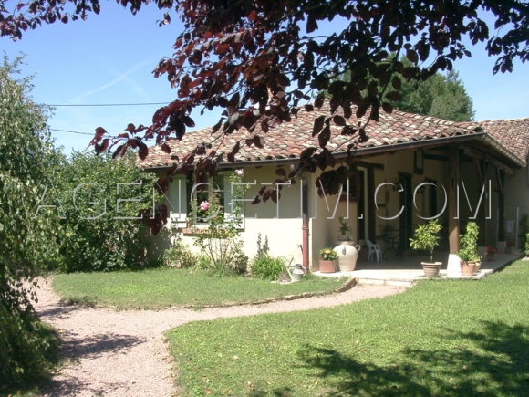 En majeure partie de plain pied, elle facilitera vos déplacements et l'accès au jardin