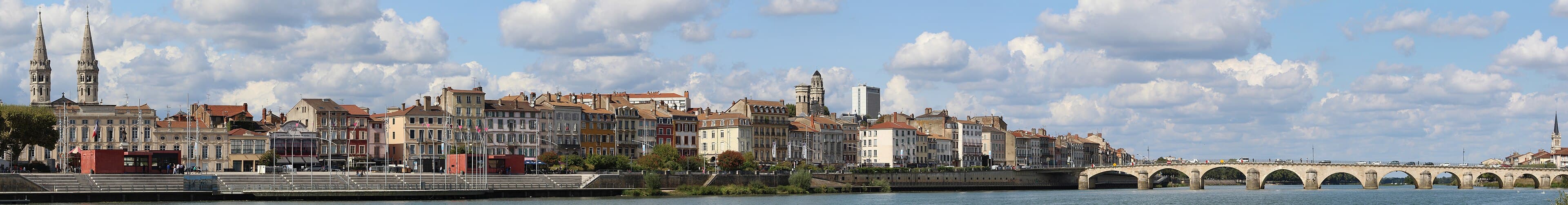 Panorama des quais de Saône à Mâcon