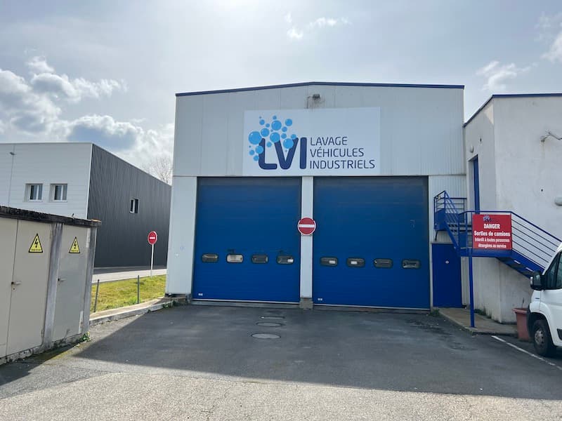 Local d'activités à Mâcon — A LOUER - MACON SUD - Local d'activité