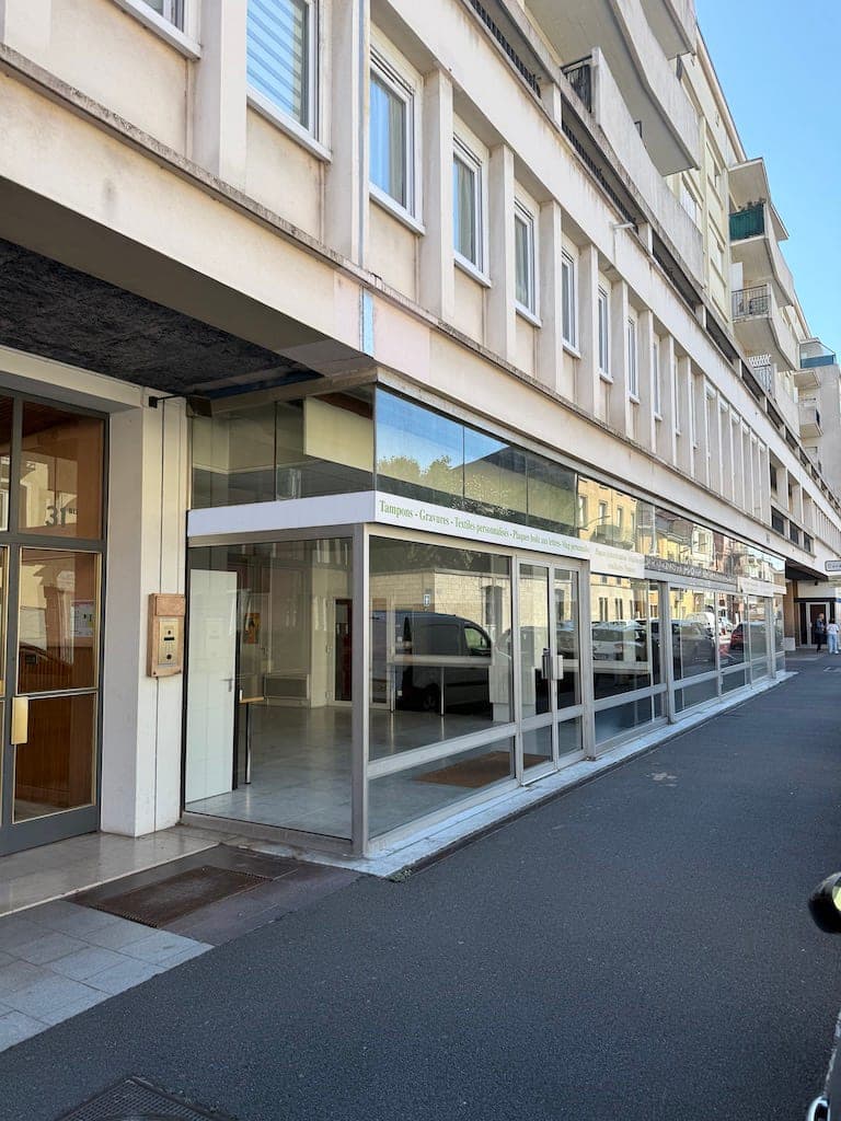 Bureau à Mâcon — Local à usage commercial ou de bureaux.