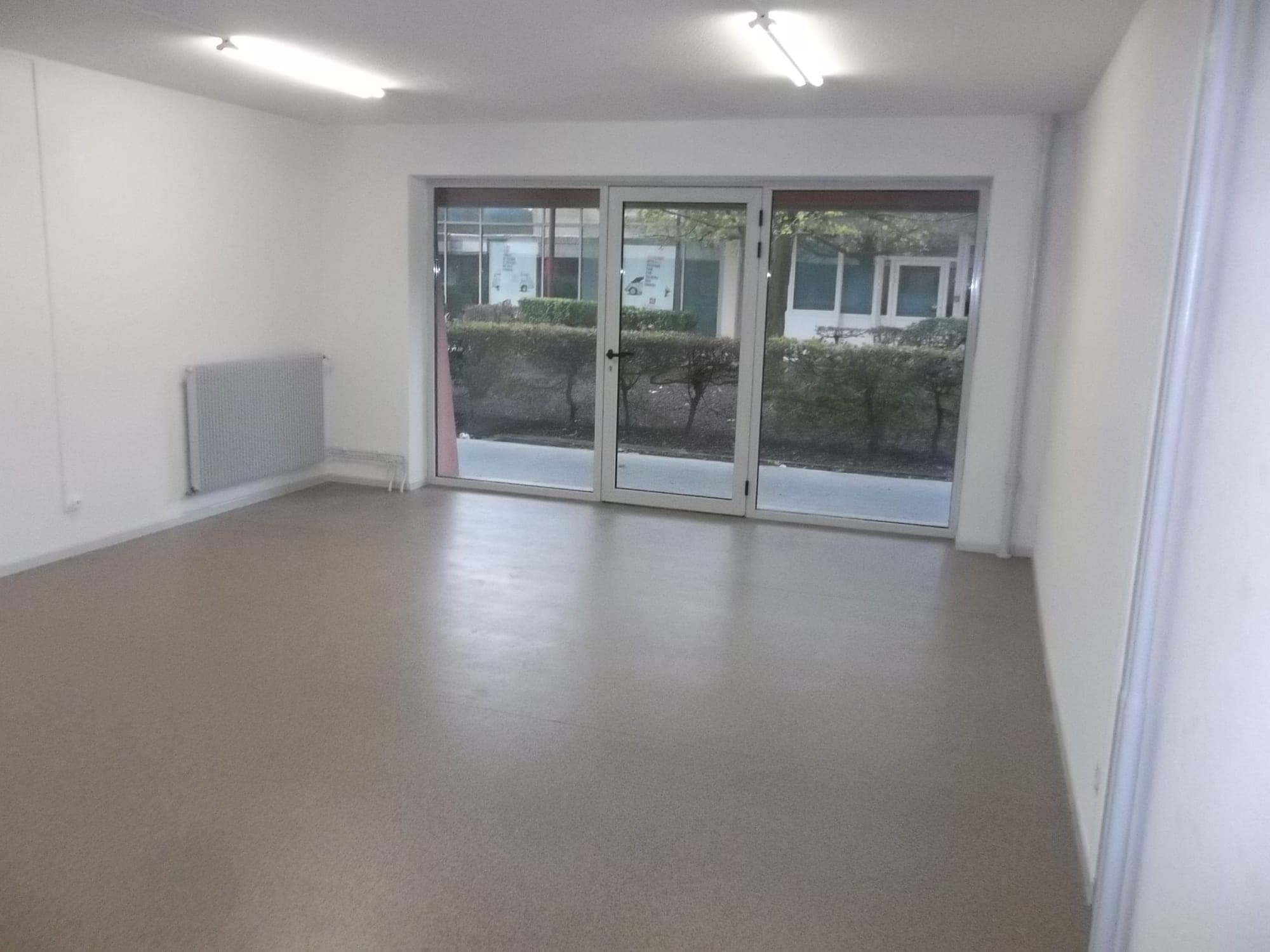 Local commercial 49 m² — Centre-ville — Mâcon, photo 2 sur 3