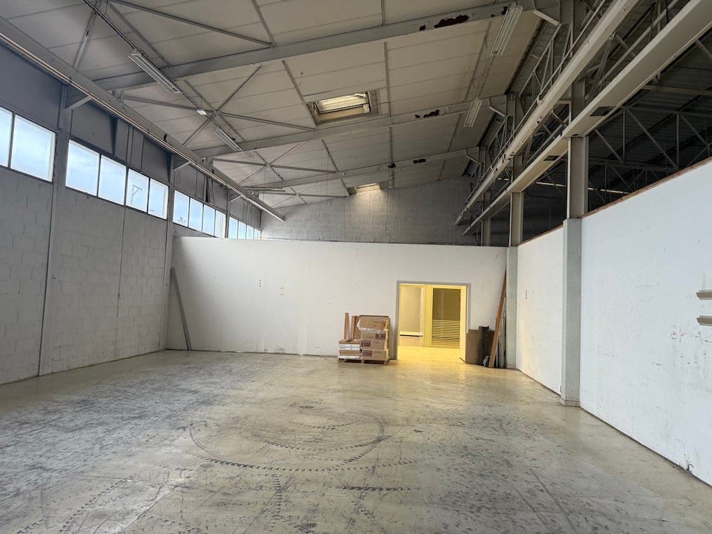 Local commercial 864 m² — Mâcon Sud — Mâcon, photo 3 sur 3