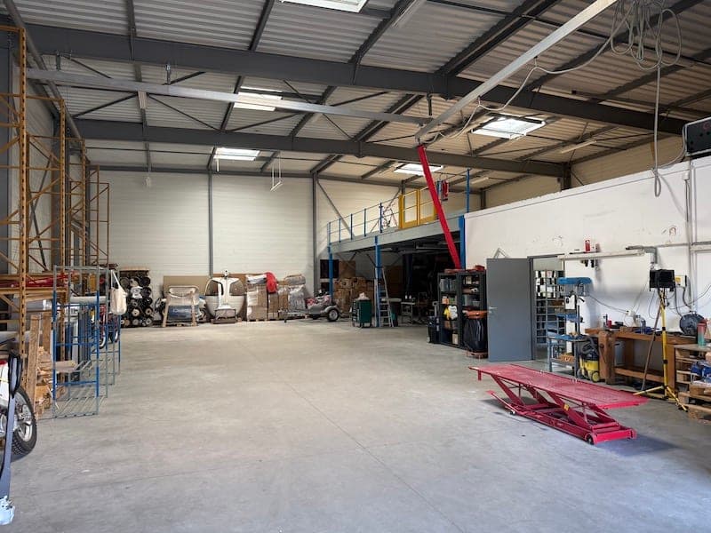 Local d'activités 415 m² — Loché — Mâcon, photo 2 sur 4