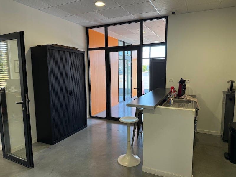 Local d'activités 415 m² — Loché — Mâcon, photo 3 sur 4