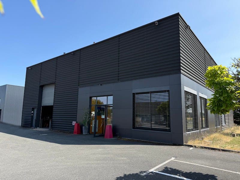 Local d'activités à Mâcon — Local d'activités 415 m² — Loché