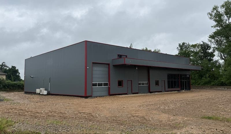 Local d'activités à Mâcon — Local d'activités 973 m² — Mâcon